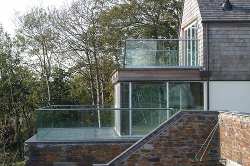 FRAMELESS GLASS BALUSTRADES