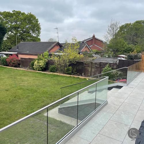 insta-bains-frameless-glass-square-top-rail