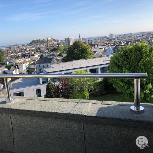 insta-capping-rail-mirror-polished-stainless-steel