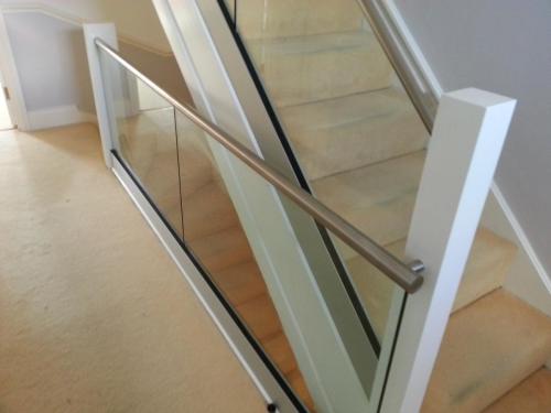 538-Indoor frameless glass landing balustrade