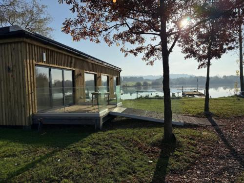 Watersedge-frameless-glass-balustrade-on-ramp